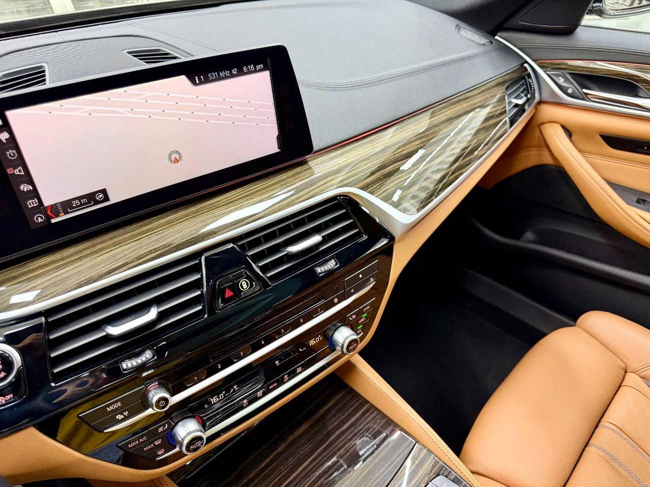 BMW 530i Luxury 2.0L