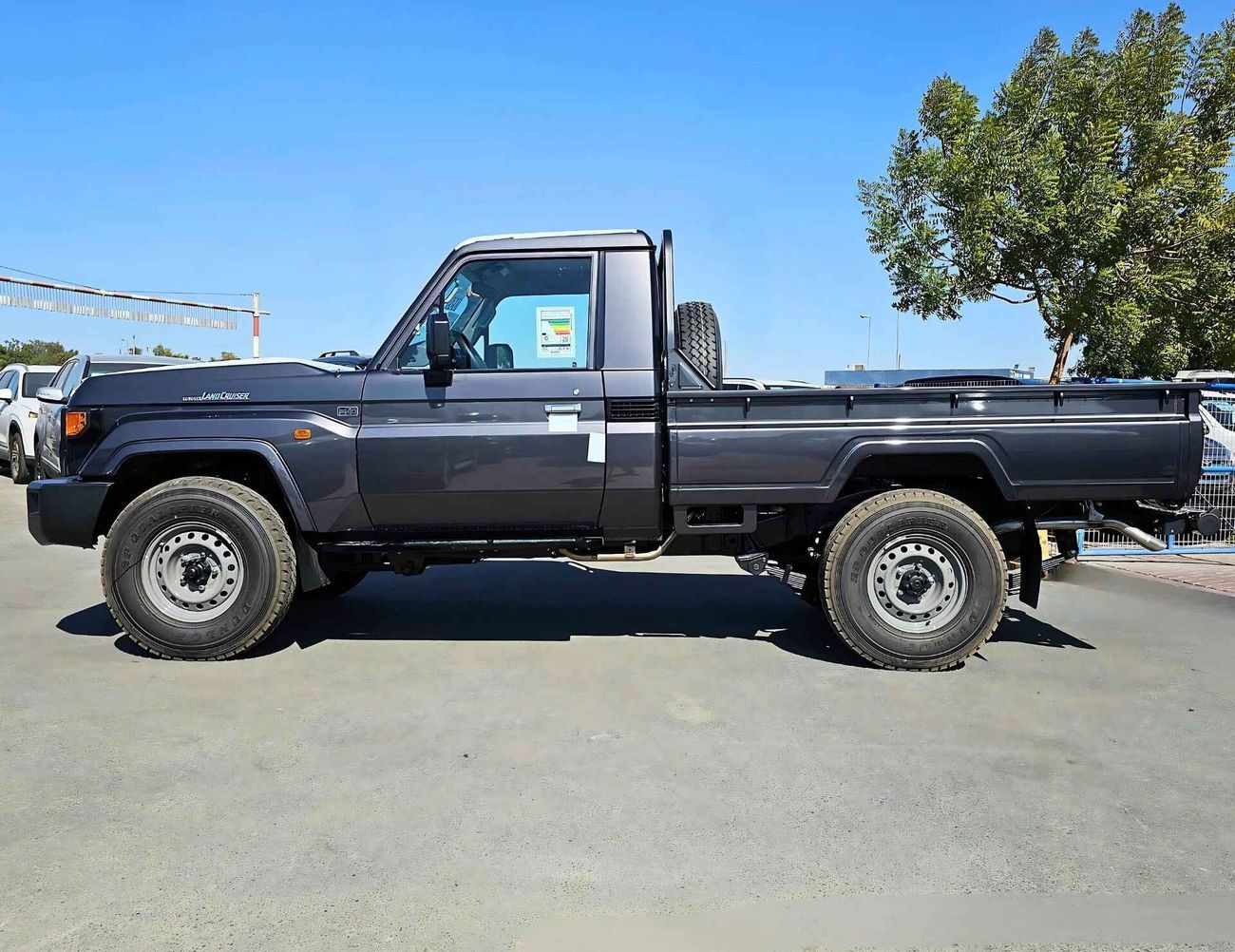 تويوتا لاند كروزر بيك آب LC79 / SC STD / 4.0L V6 PETROL / A/T / DIFF LOCK / SNORKEL (CODE #  LC79)