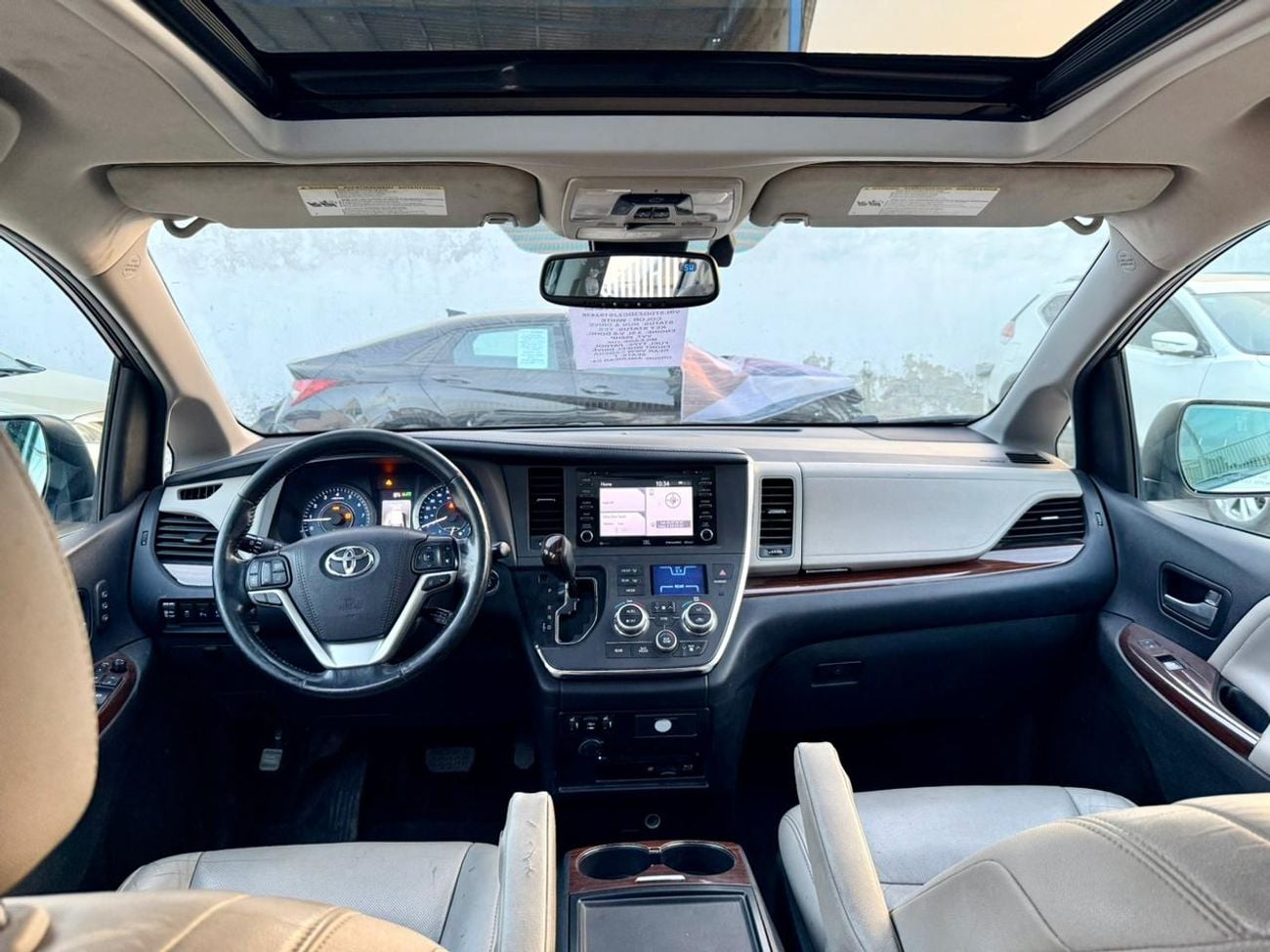Toyota Sienna 2018 TOYOTA SIENNA XLE 360 cam  full option Ready  White