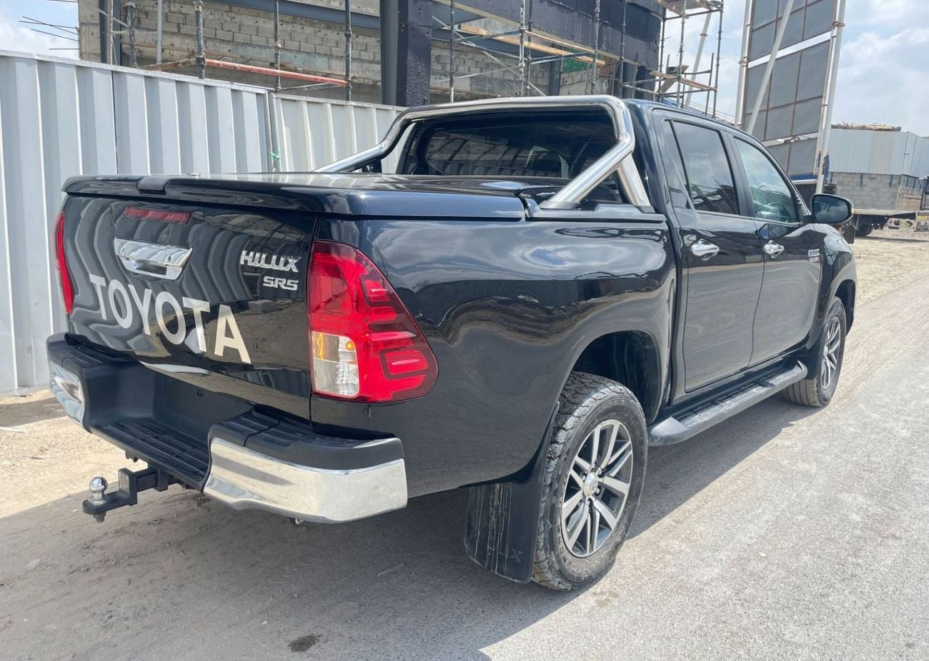 تويوتا هيلوكس diesel 2.8 liter ,right hand drive automatic ,full option