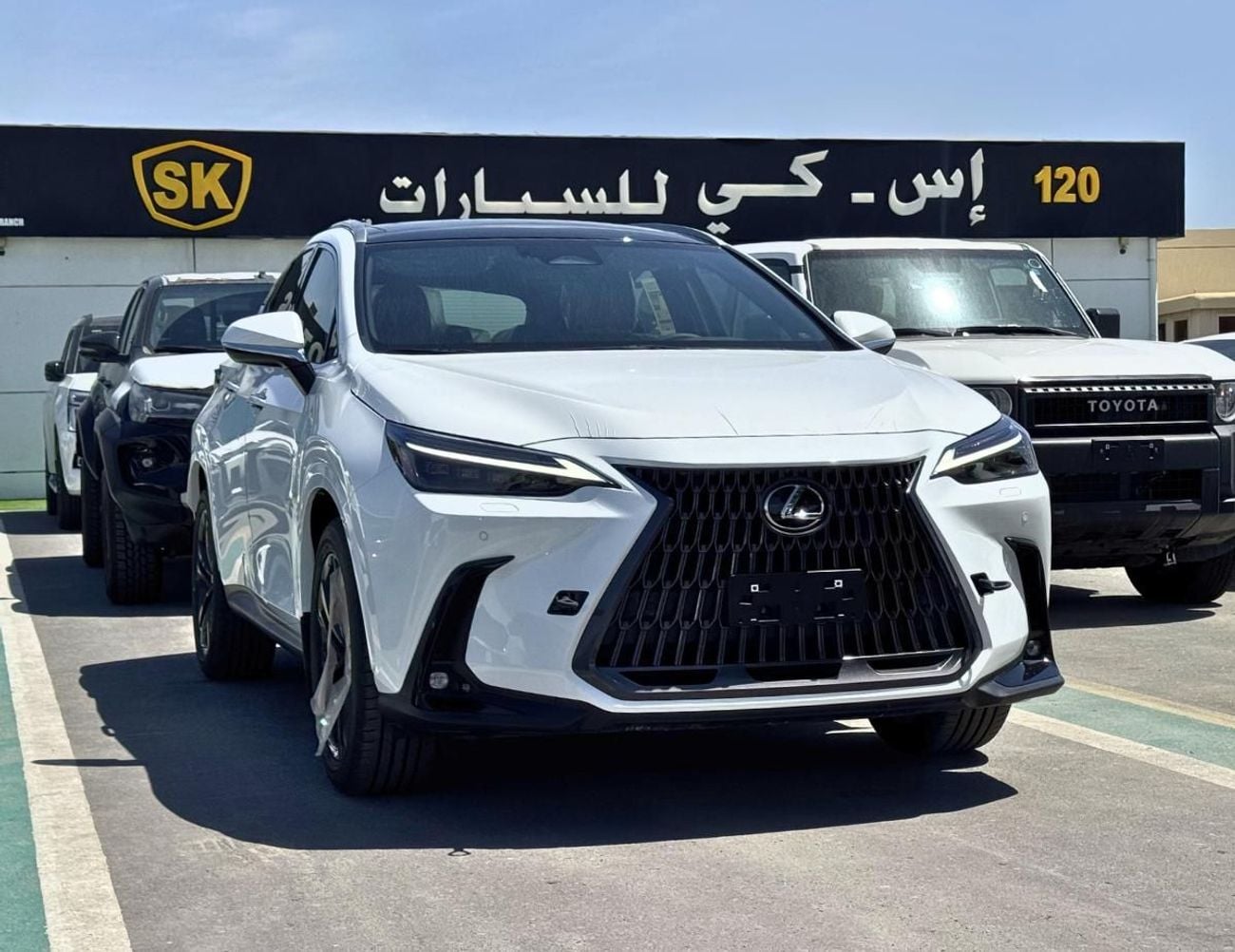 لكزس NX350h HEV LUXURY / 2.5L PETROL V4 / RADAR / PANORAMIC ROOF / LEATHER WITH POWER SEATS (CODE # NXP3HEV)