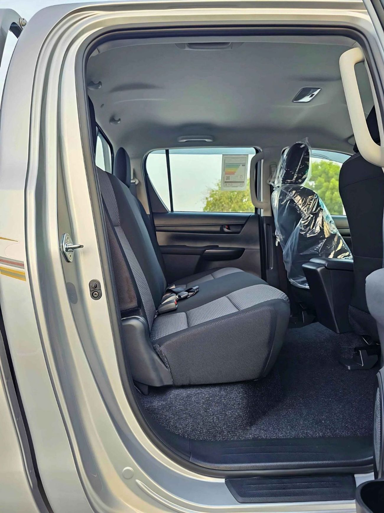 Toyota Hilux DOUBLE CABIN / BASIC WITH PWR WINDOWS /2.4L DIESEL A/T 4WD/CODE#HD