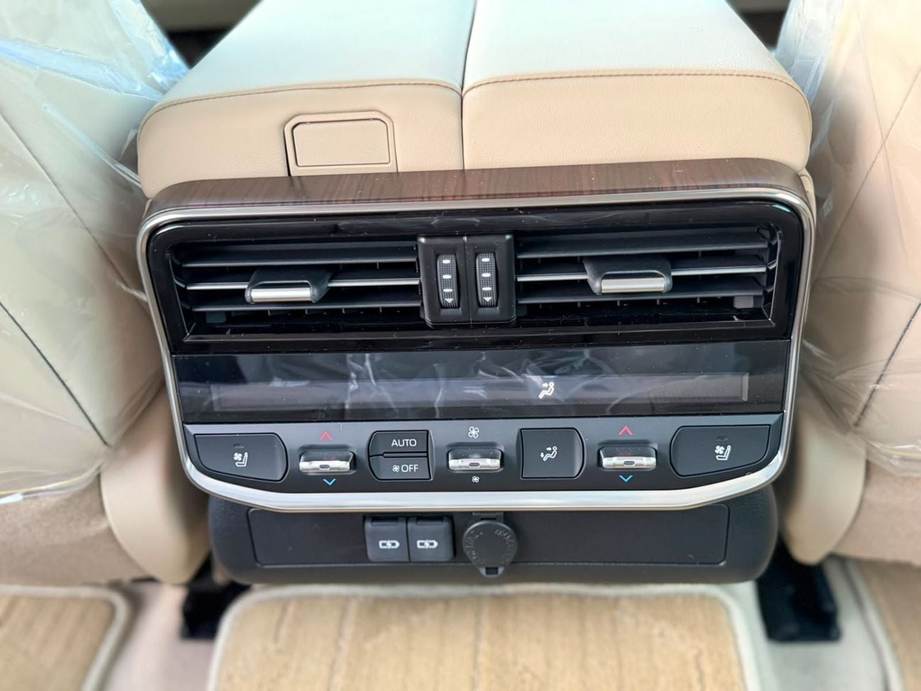 Toyota Land Cruiser VXR FUTTAIM SPECS