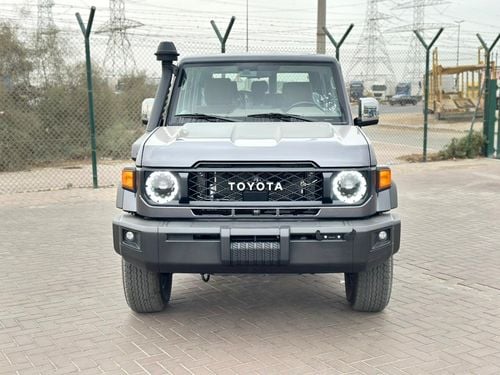 Toyota Land Cruiser 70 DX 4.0L A/T