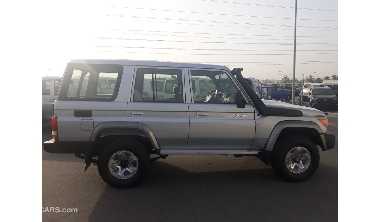 Toyota Land Cruiser Hard Top V6 4.2L 5 Doors With Power Options