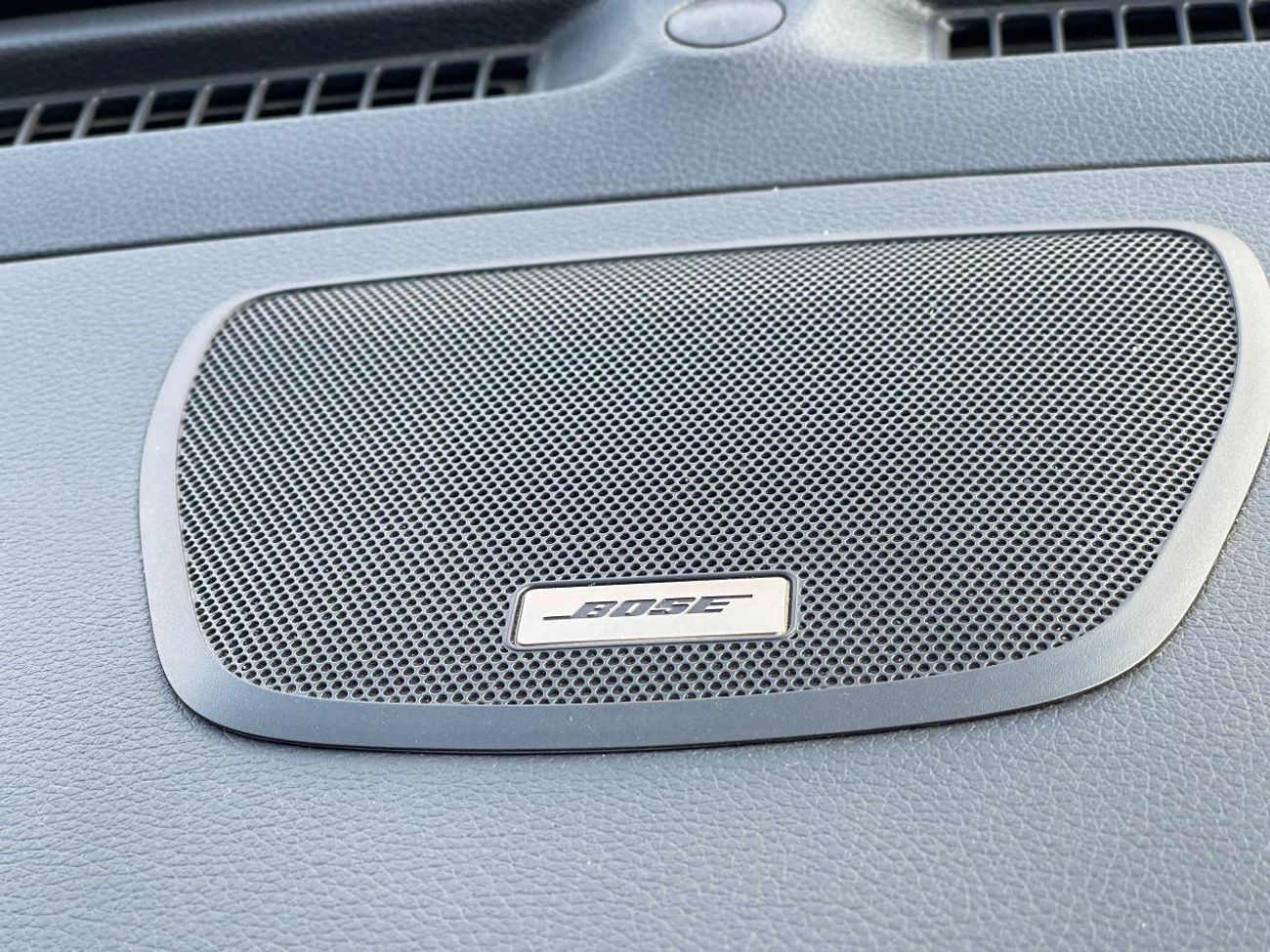 نيسان روج SL / AWD / 2.5 V4 / فتحة سقف بانورامية / كاميرا 360 درجة / رادار / نظام صوت BOSE