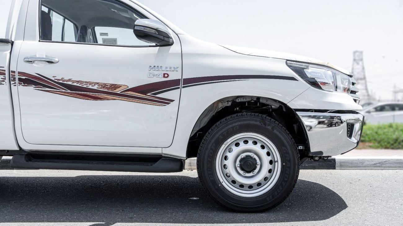 تويوتا هيلوكس 2026 Toyota Hilux SC GLX 2.8L AT Diesel (White-Red)