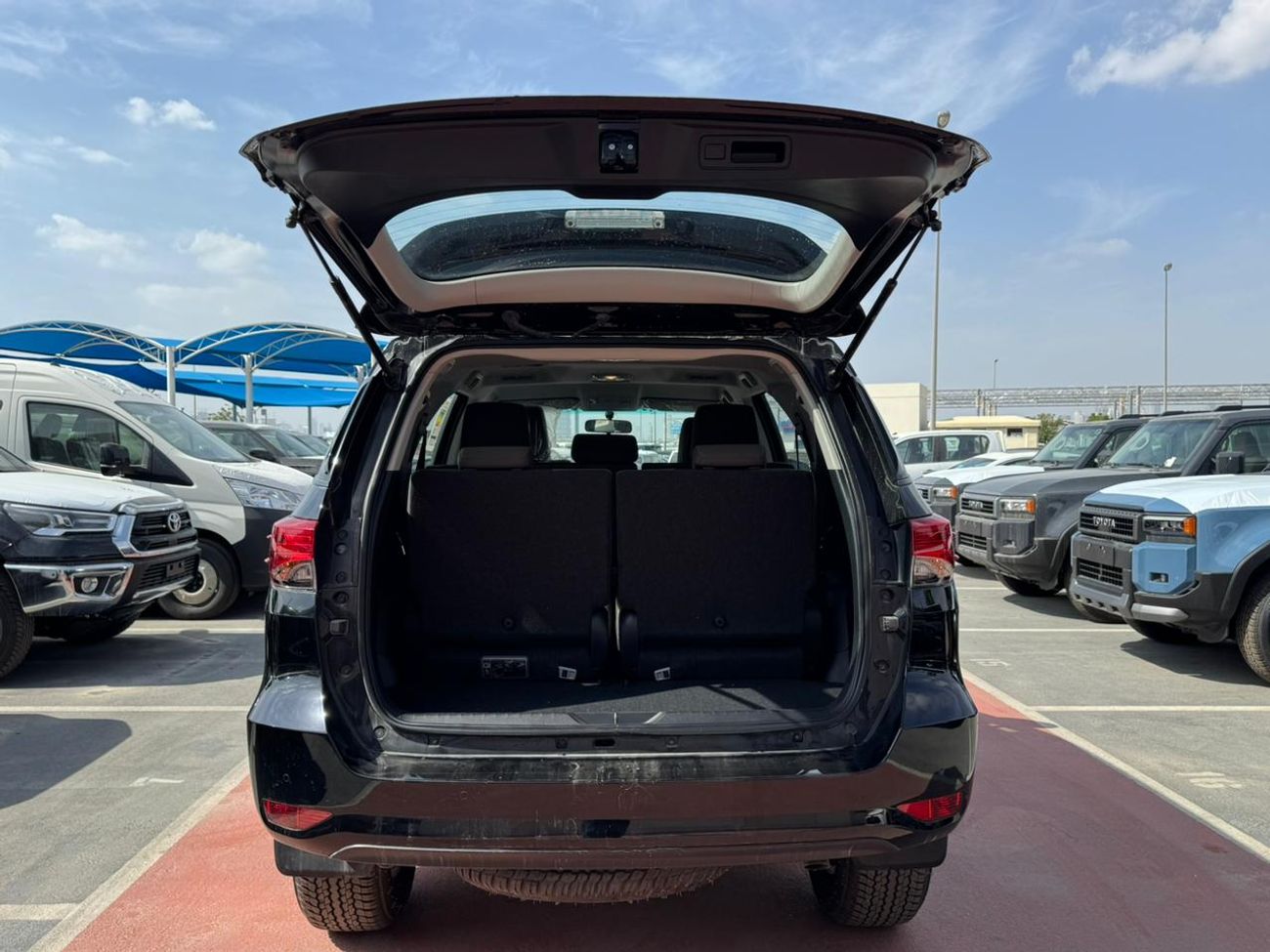 تويوتا فورتونر TOYOTA FORTUNER MID OPTION 4.0L 2025