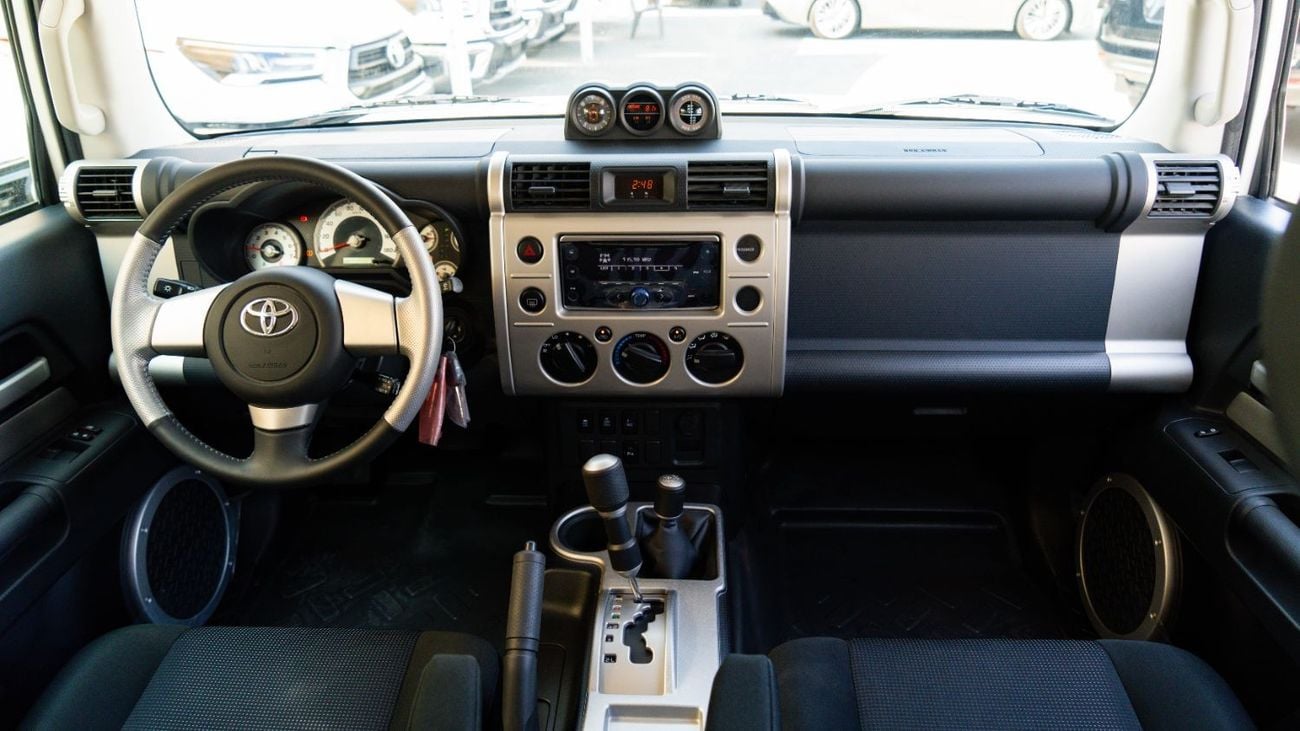 تويوتا إف جي كروزر 4.0 L | V6 | 2023