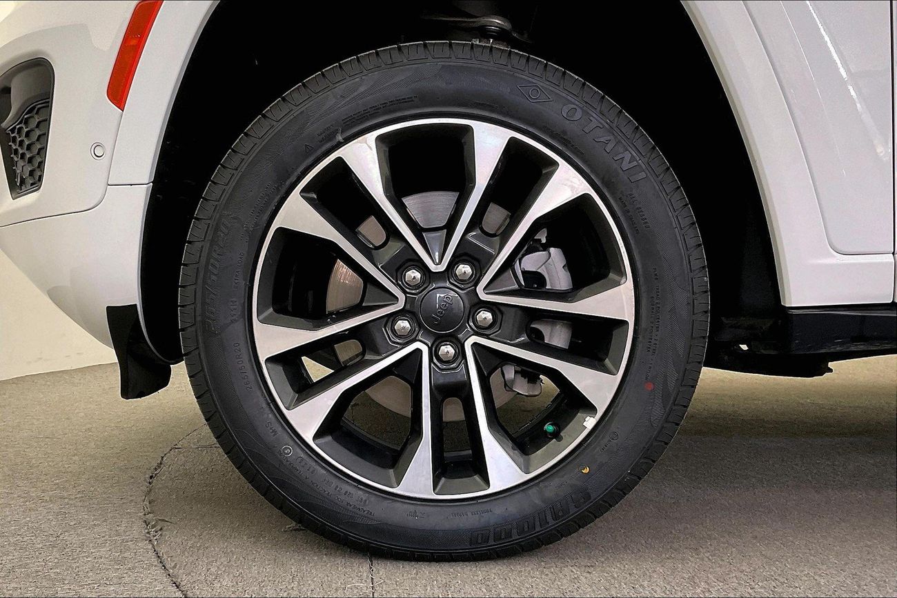 جيب جراند شيروكي Overland | شامل الضمان | 0 ﺪﻔﻋﺓ ﺃﻮﻟﻯ