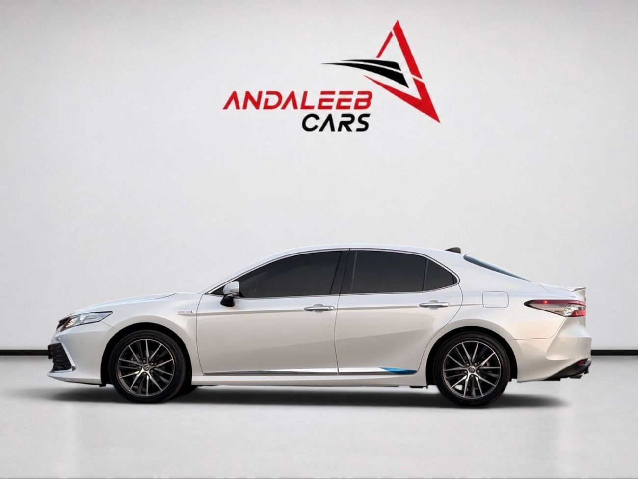 تويوتا كامري GLE HEV TOYOTA CAMRY HYBRID LIMITED | AGENCY WARRANTY | FULL AGENCY SERVICE HISTORY | 2024 | GCC SPECS