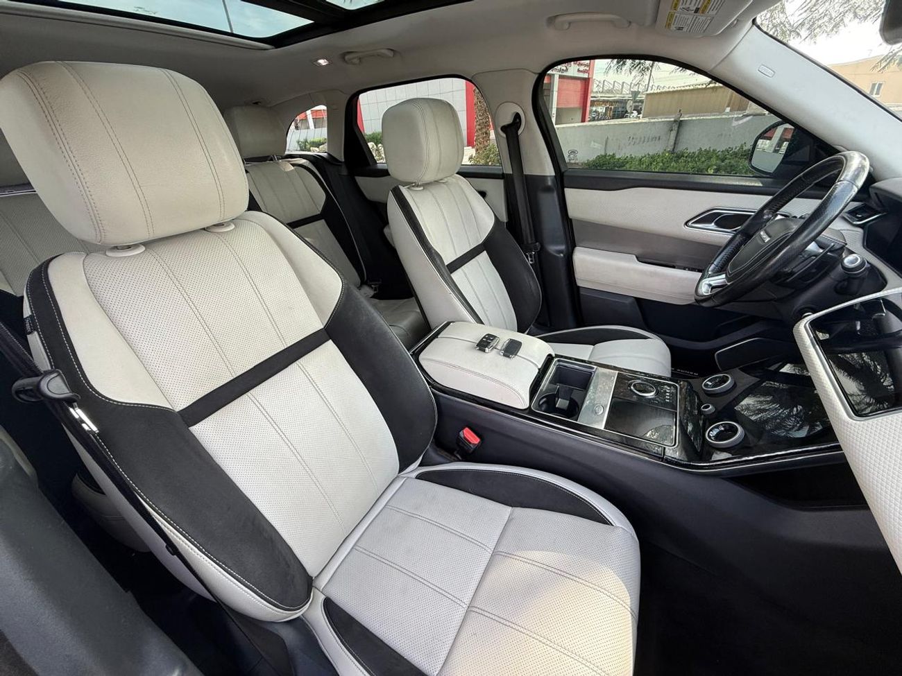 Land Rover Range Rover Velar P250 S 2.0L Diesel RANGE ROVER VELAR S 2018 DIESEL 2.0L TURBO CHARGED FULL OPTIONS TWO KEYS