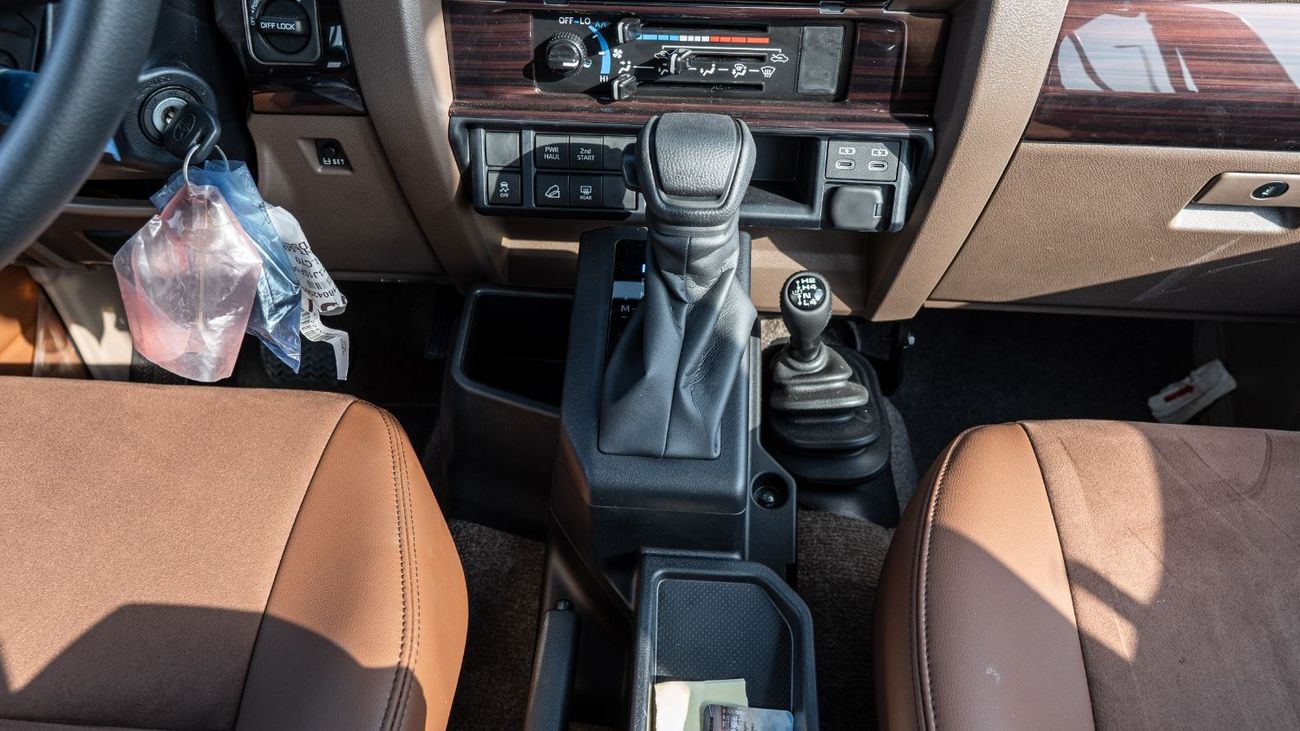 تويوتا لاند كروزر 70 2026 Toyota Land Cruiser LC76 2.8L AT Diesel (Black-Brown)