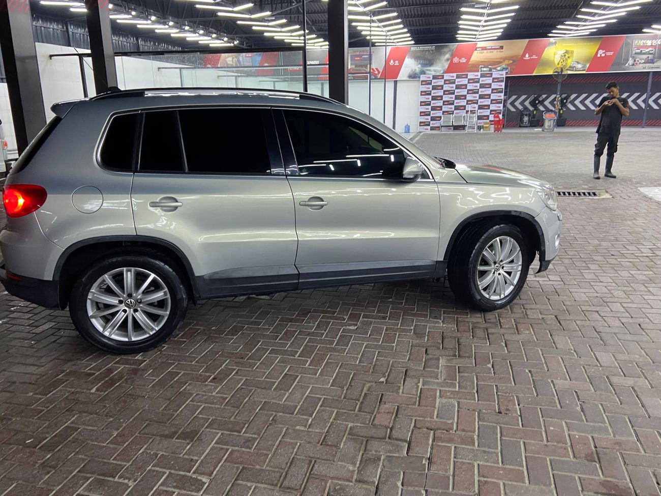 فولكس واجن تيجوان SEL 2.0L