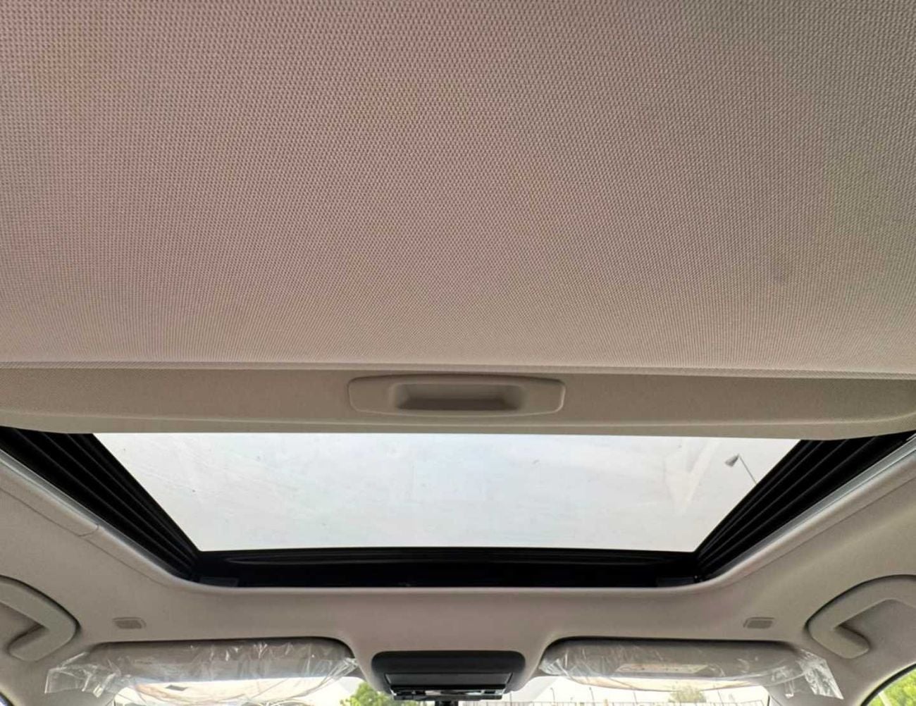 Toyota RAV4 EXR XLE-G MID OPTION || 2.0L PETROL V4 / SUNROOF / DRIVER PWR SEAT / BIG DVD / REAR CAMERA (CODE # RVPXL