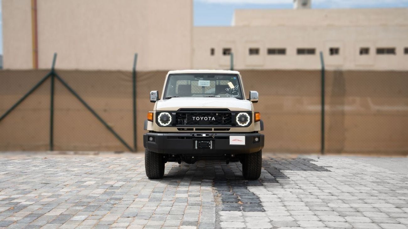 تويوتا لاند كروزر بيك آب 2026 Toyota LC79 2.8L AT Diesel Full Option (Beige-Brown)