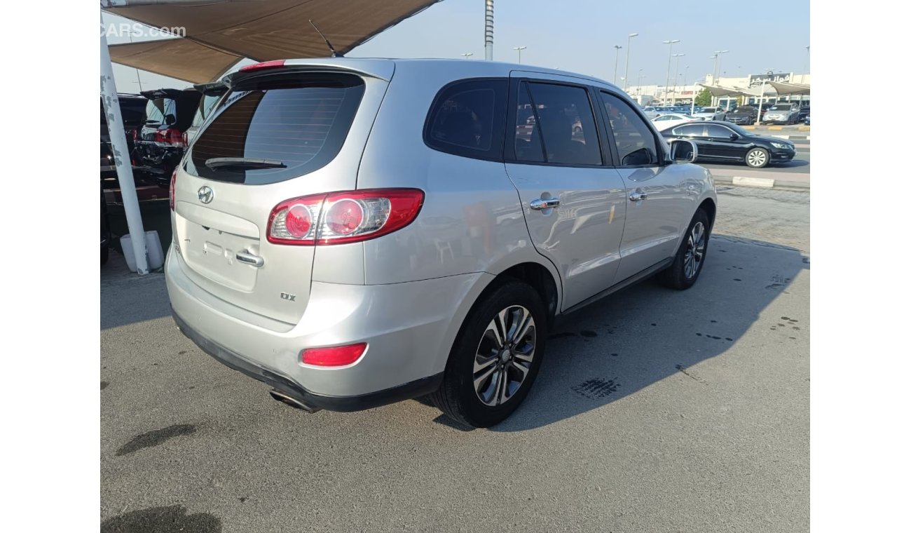 هيونداي سانتا في Hyundai Santafe 2011 diesel.The car is very good, in perfect condition, looks clean from the inside