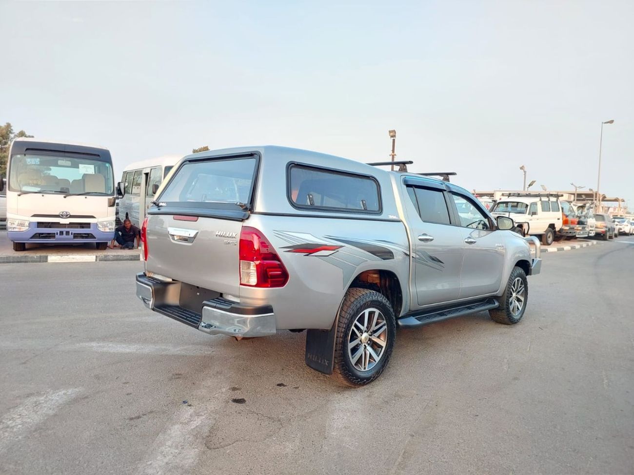 Toyota Hilux TOYOTA HILUX SR5 PICKUP RHD 2016 MODEL 2.8 L DIESEL AUTOMATIC(PM84762)
