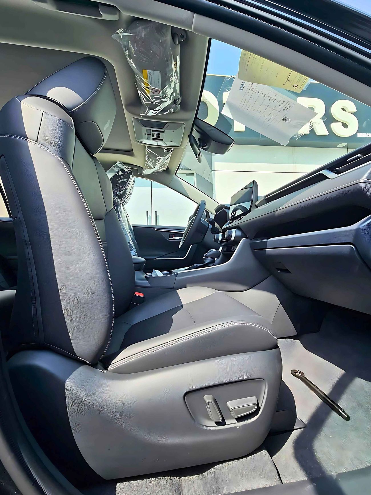 Toyota RAV4 STYLE PLUS /  2.0L Petrol / Panoramic Roof / FULL OPTION (CODE # 68056)