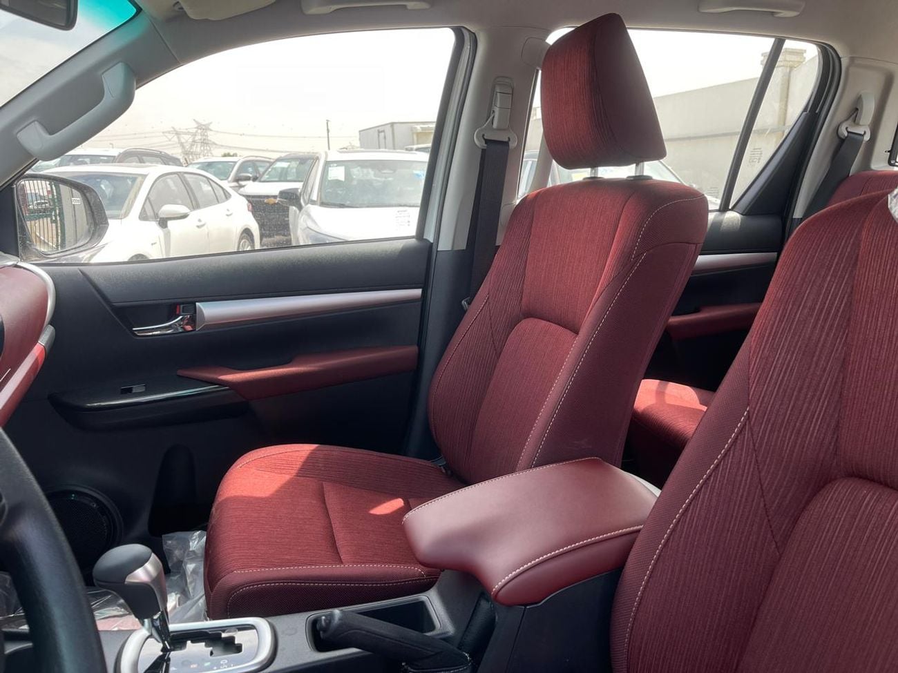 تويوتا هيلوكس GLXS SR5 2.7L 4X4