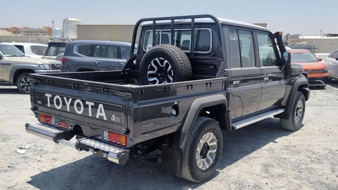 Toyota Land Cruiser Pick Up 4.0L V6 . 24-valve DOHC . VVT-i . DOHC. 16V . 5 Seater . 4 Door . Automatic . Four Wheel Drive