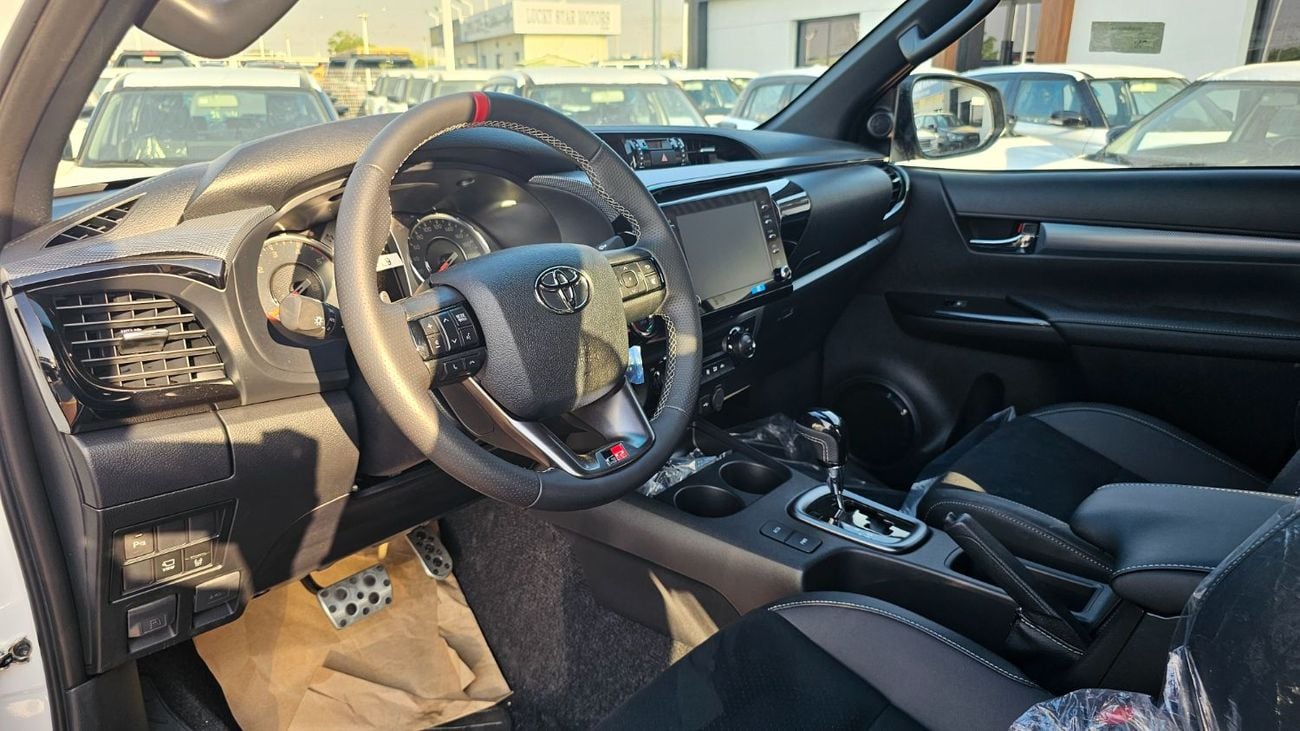 تويوتا هيلوكس Hilux 2.8 GR-SPORT 4WD AT 2026YM GCC WHITE WITH DIGITAL REAR VIEW MIRROR