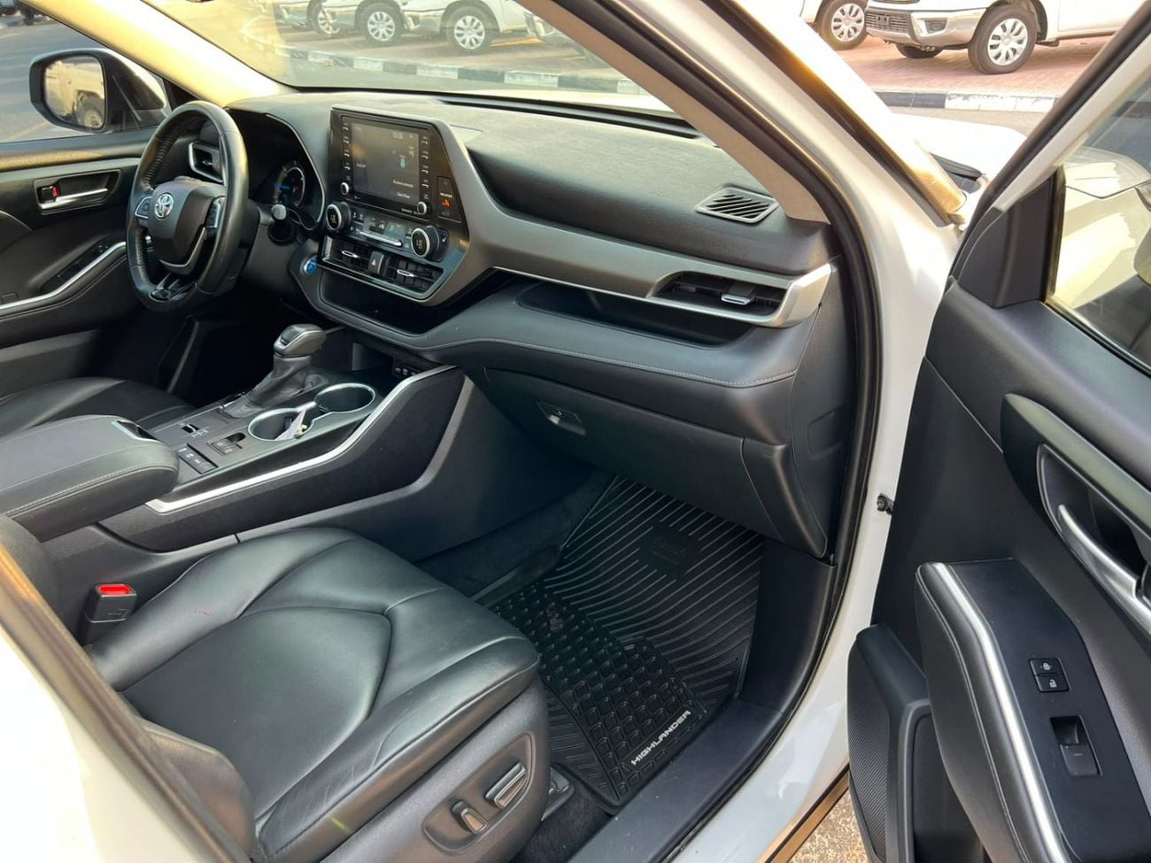 Toyota Highlander 2020 Toyota Highlander Hybrid XLE Full Option 2.5L V4 - Sunroof - Leather Seat - Rear Camera & Senso