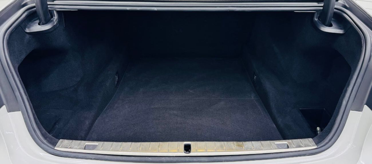 بي أم دبليو 750Li xDrive 4.4L (523 HP)