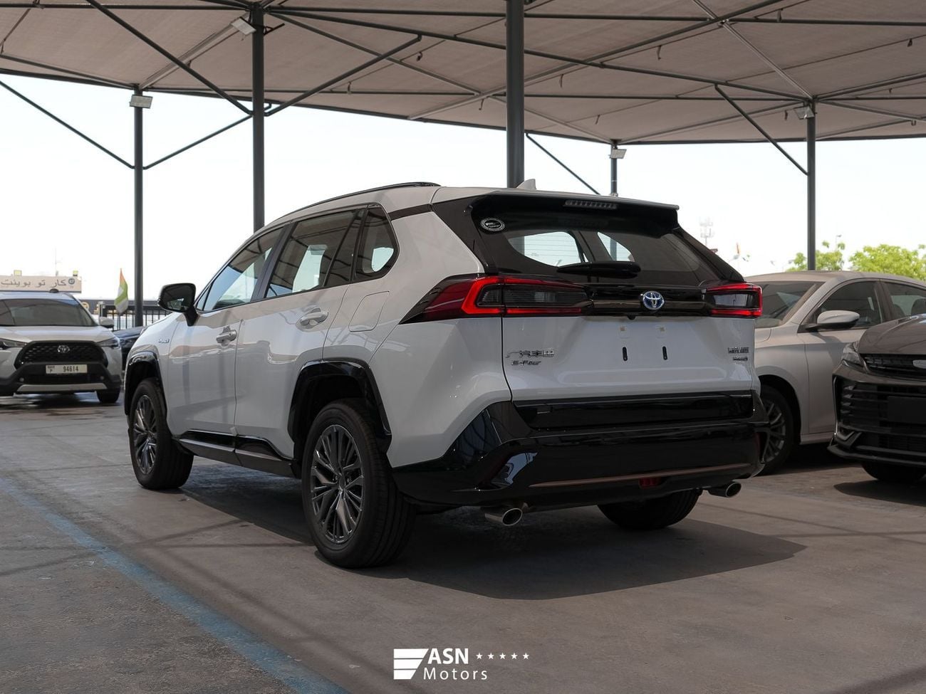 تويوتا وايلدلاندر  2.5L Hybrid 4WD 2025 (Clearance Price)