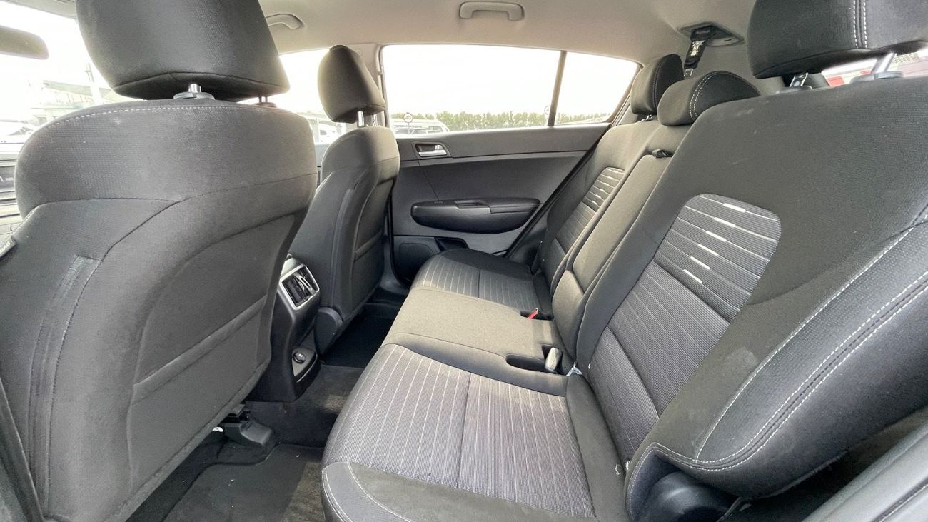 Kia Sportage LX 2.4L Mid