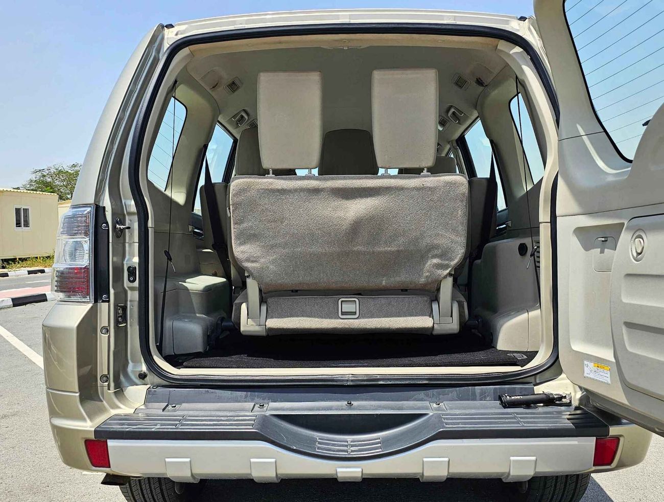 ميتسوبيشي باجيرو /GLS 3.5/ 4WD/ DVD CAMERA/ LOW MILEAGE/861 MONTHLY/LOT#700160