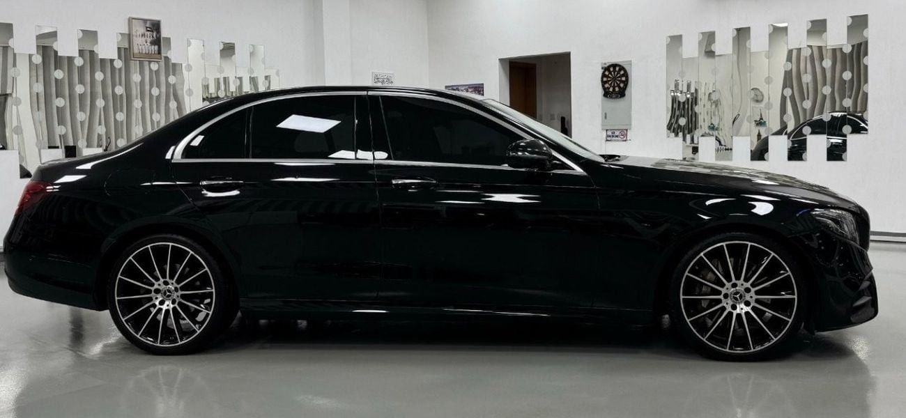 Mercedes-Benz E300 Premium GCC .. FSH .. Warranty .. Perfect Condition .. Panoramic