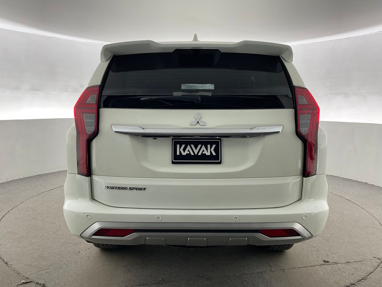 ميتسوبيشي مونتيرو سبورت GLS Premium | National Day Celebration | شامل الضمان | 0 ﺪﻔﻋﺓ ﺃﻮﻟﻯ