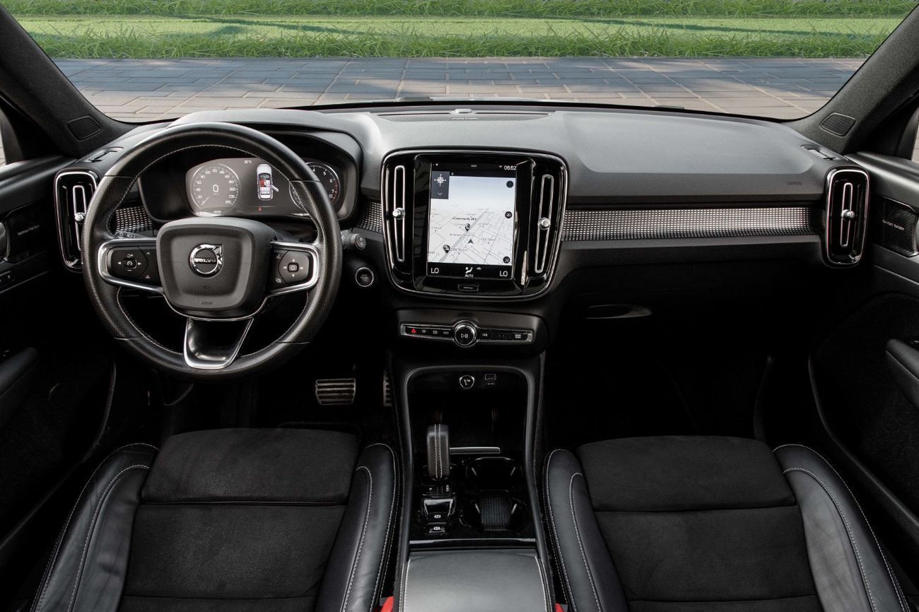 فولفو XC 40 T4 R-DESIGN | 1,860 P.M  | 0% Downpayment | VOLVO SERVICED!