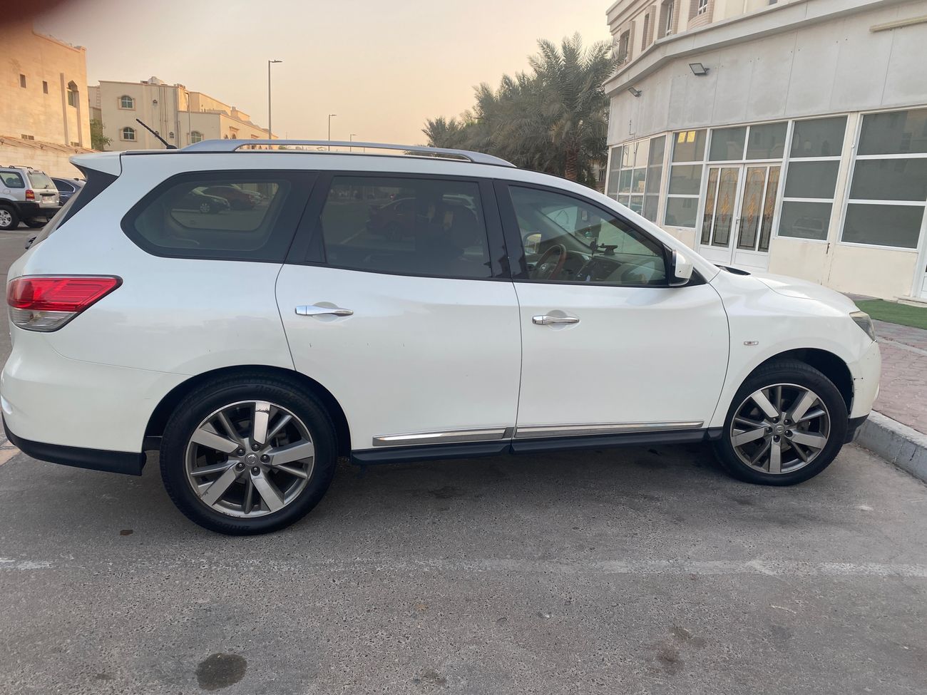 Nissan Pathfinder SV 3.5L (260 HP) 4WD