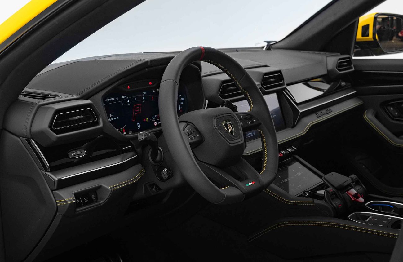 لامبورغيني اوروس 4.0L V-8 Twin-Turbocharged Engine + eMotor