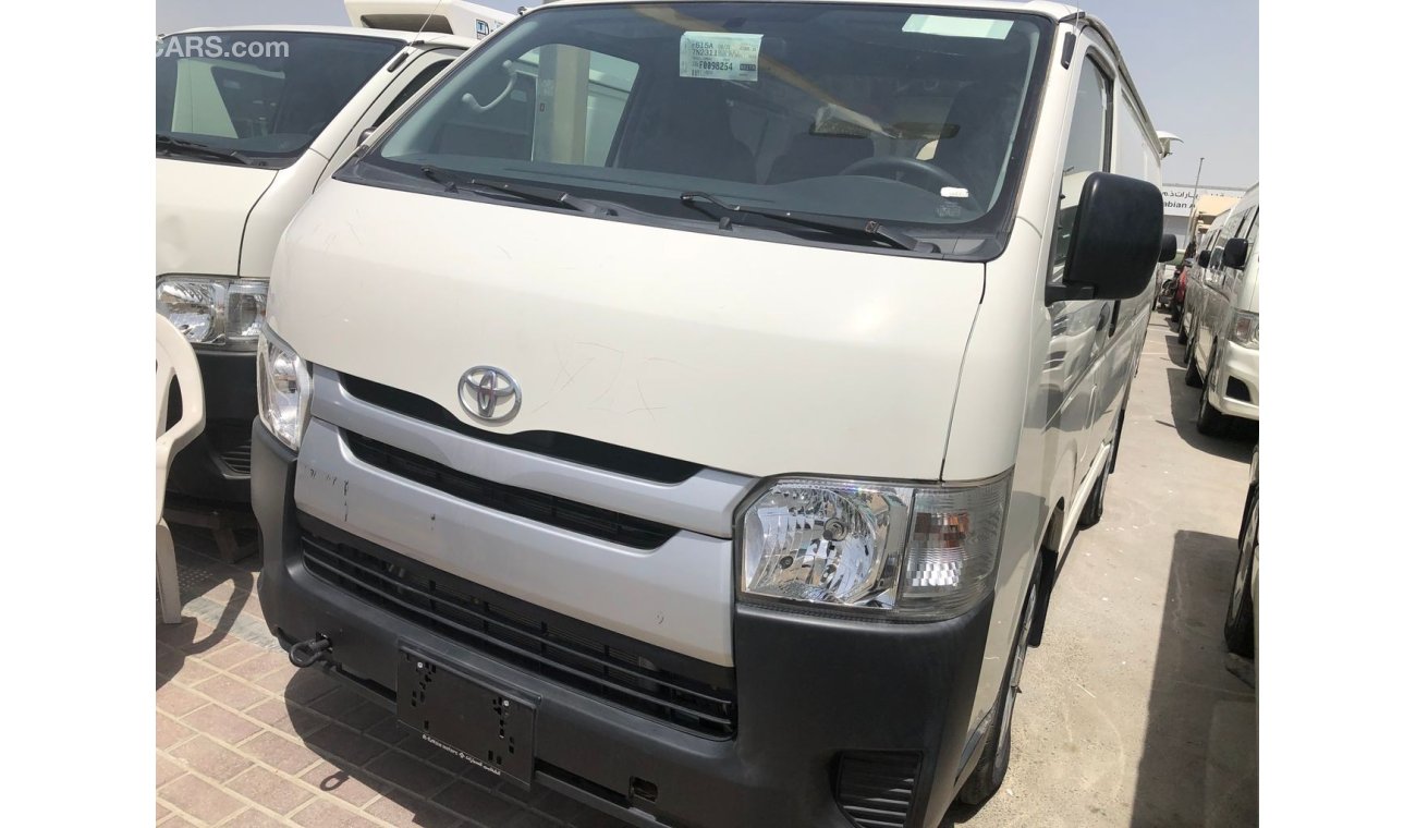 تويوتا هاياس Toyota Hiace Van,Model:2015. Free of accident. Only done 5000 km