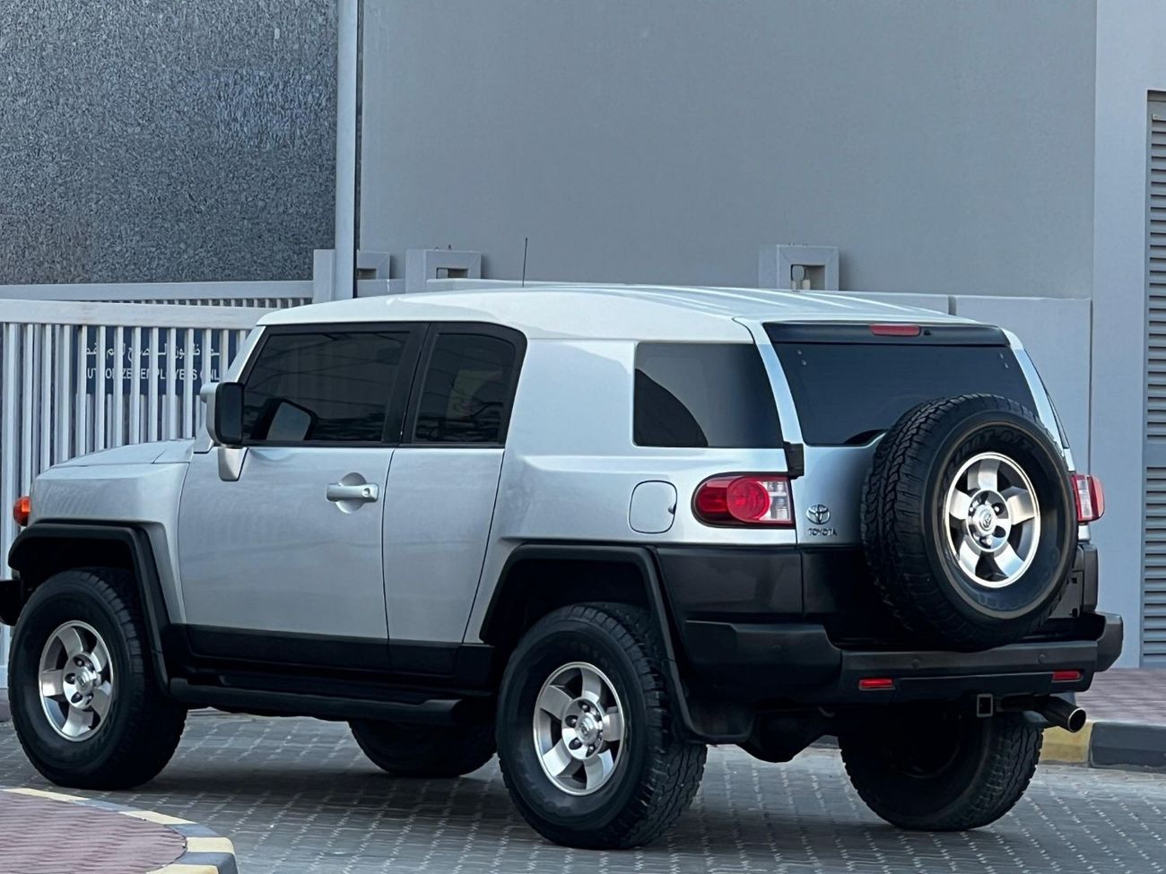 تويوتا إف جي كروزر TOYOTA FJ 2008 GCC GOOD CONDITION INSIDE OUT SIDE