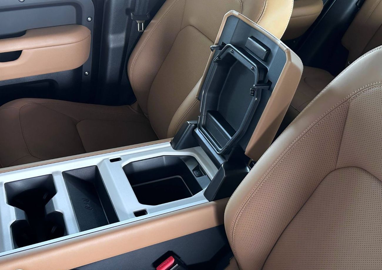 لاند روفر ديفندر P400 110 X-Dynamic SE 3.0L (5 Seater)