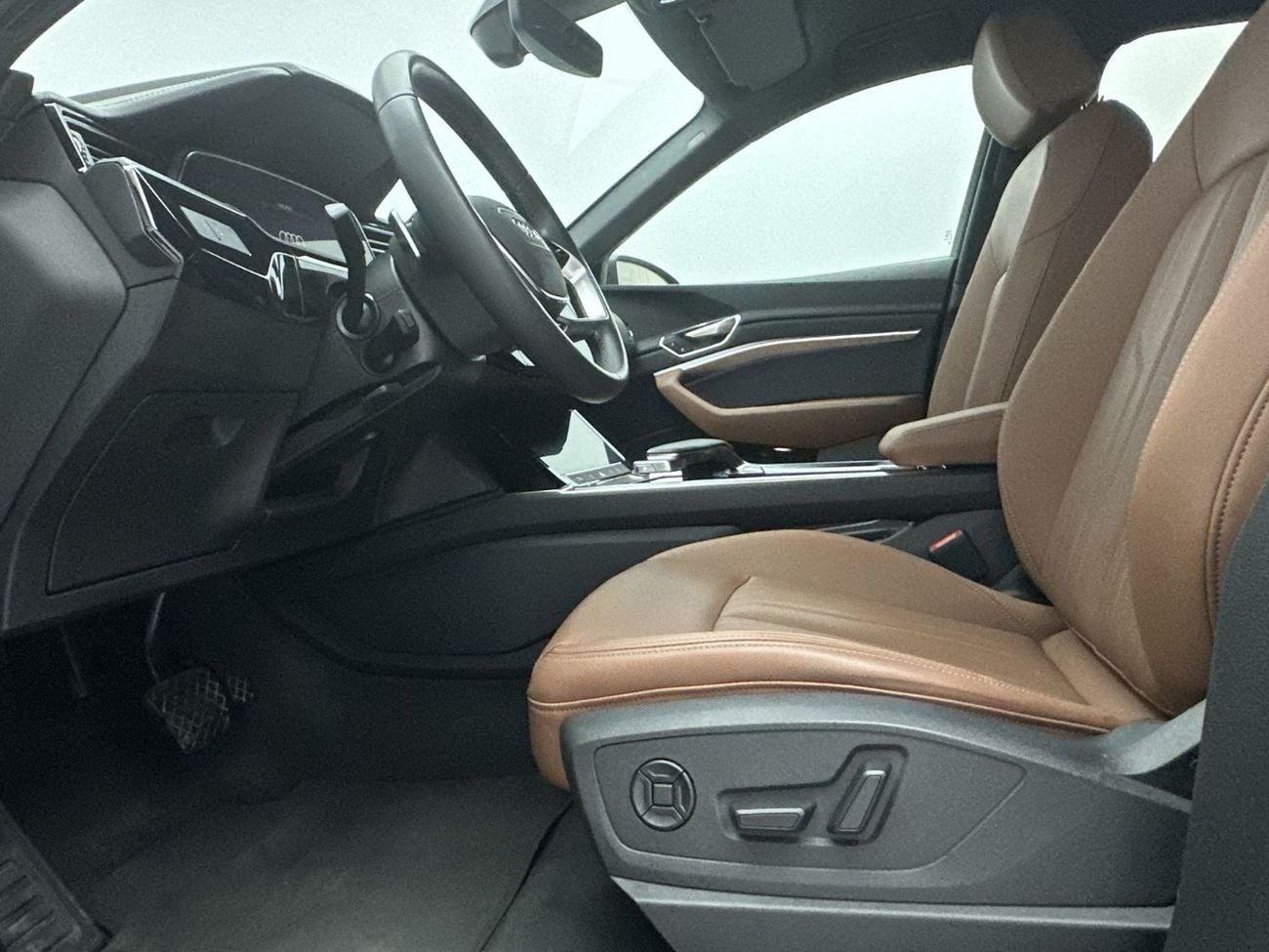 Audi Q8 etron 55 quattro Advanced Q8 Advanced 55 e-tron quat 408hp (Ref# 028490)