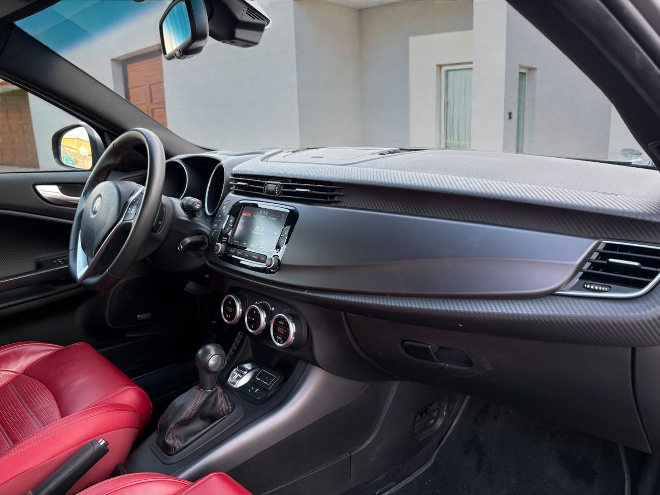 Alfa Romeo Giulietta Veloce A/T | 2018 | GCC SPECS | Full Service History | AED 600 per month