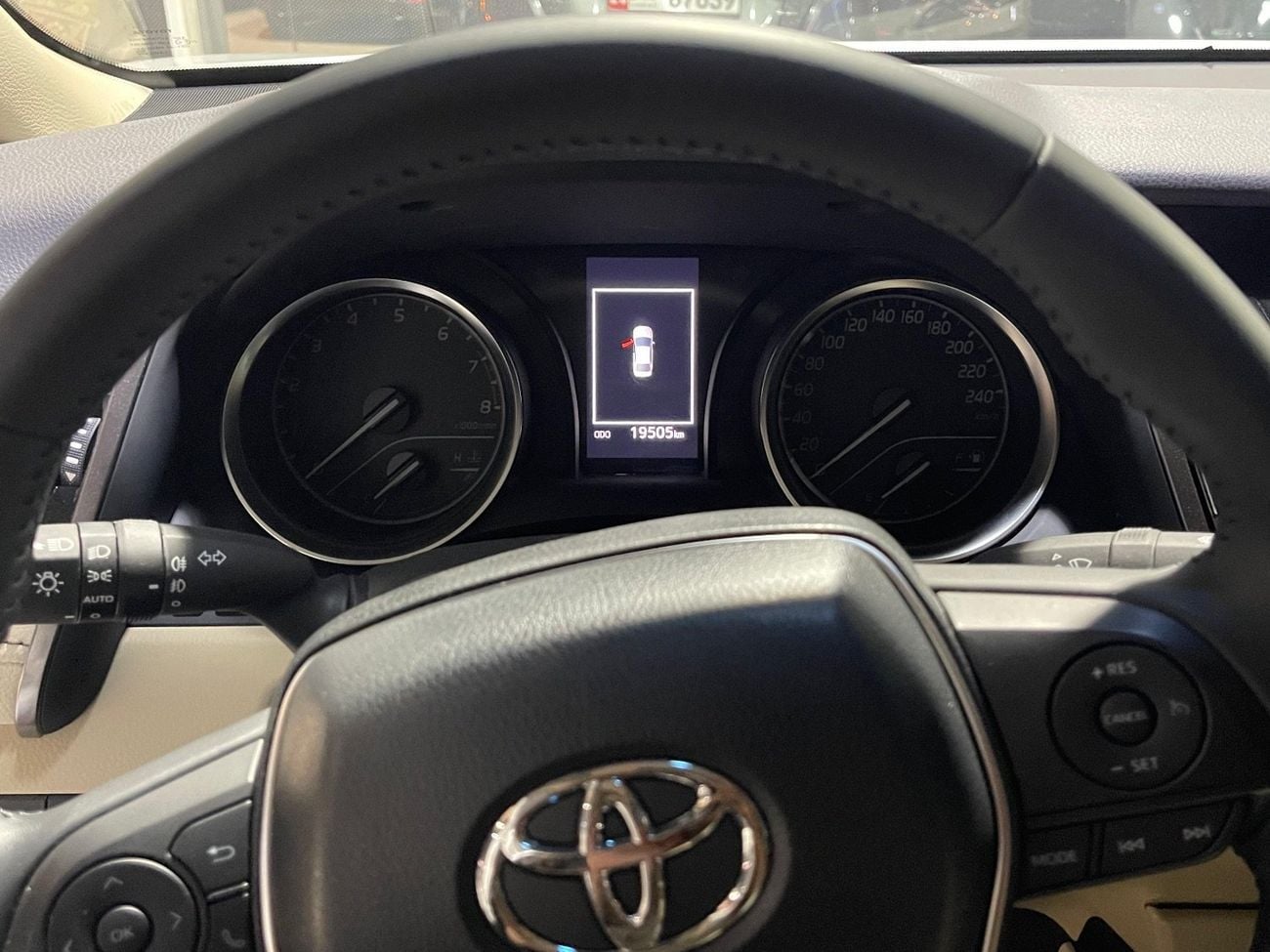 Toyota Camry SE 2.5L (181 HP)