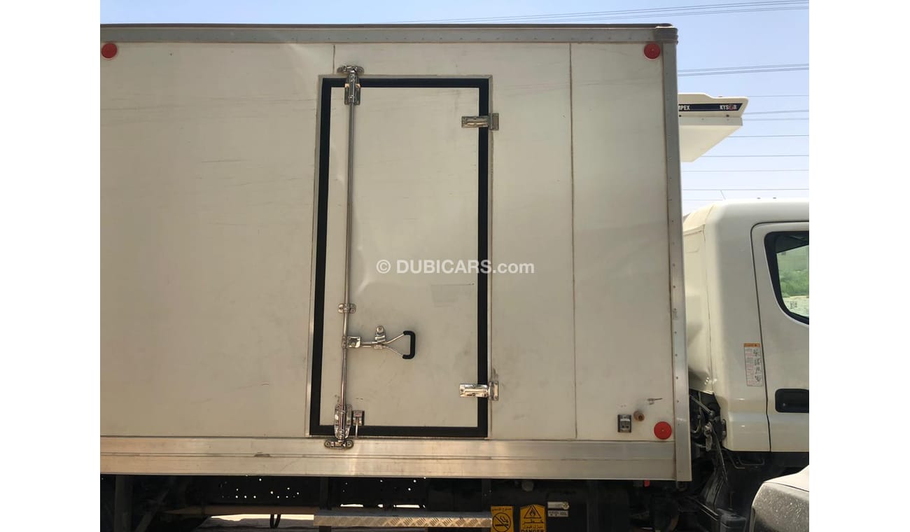 Mitsubishi Fuso Canter 4.0L V6 Diesel Engine , Manual , Temperature 0 TO +5 Degrees, Ampex Chiller, 16 Foot Long Chassis
