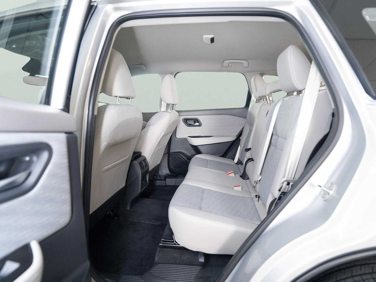 Nissan XTrail S 2.5L (169 HP) FWD (5 Seater) S 2.5