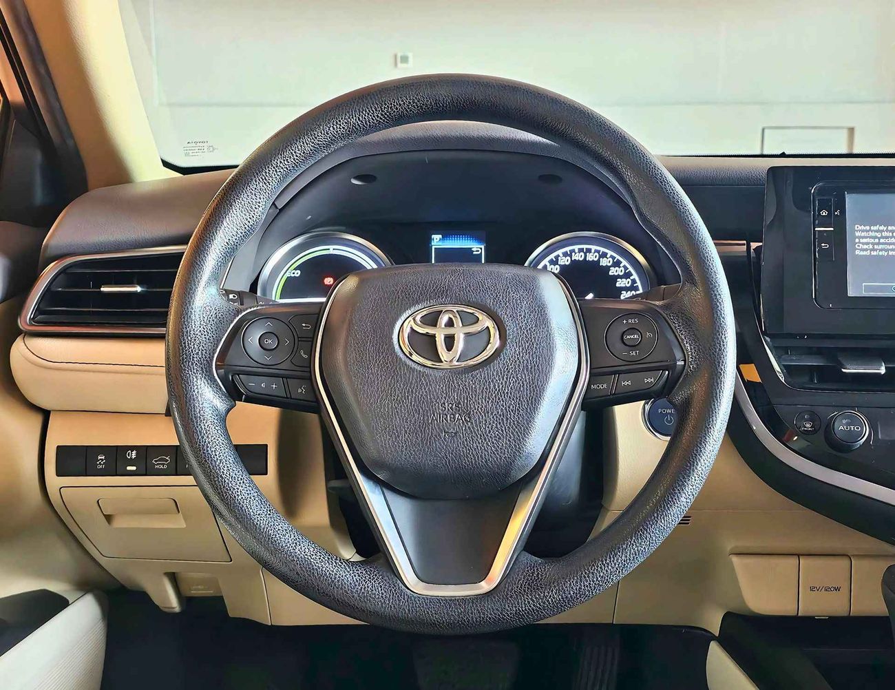 Toyota Camry LE 2.5L/ GCC/ ORIGNIAL PAINT/ 1YR WARANTY/ LOW MILEAGE/ FSH / SINGLE USER/ FREE REGISTER/ LOT#94659