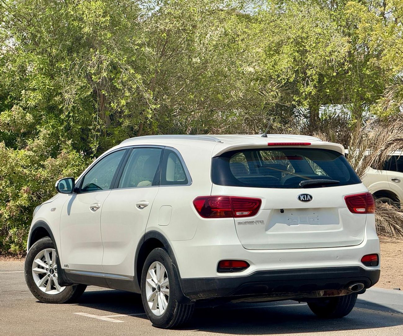 Kia Sorento Std 2.5L AWD 750-Monthly l GCC l Cruise, Camera, AWD l Accident Free