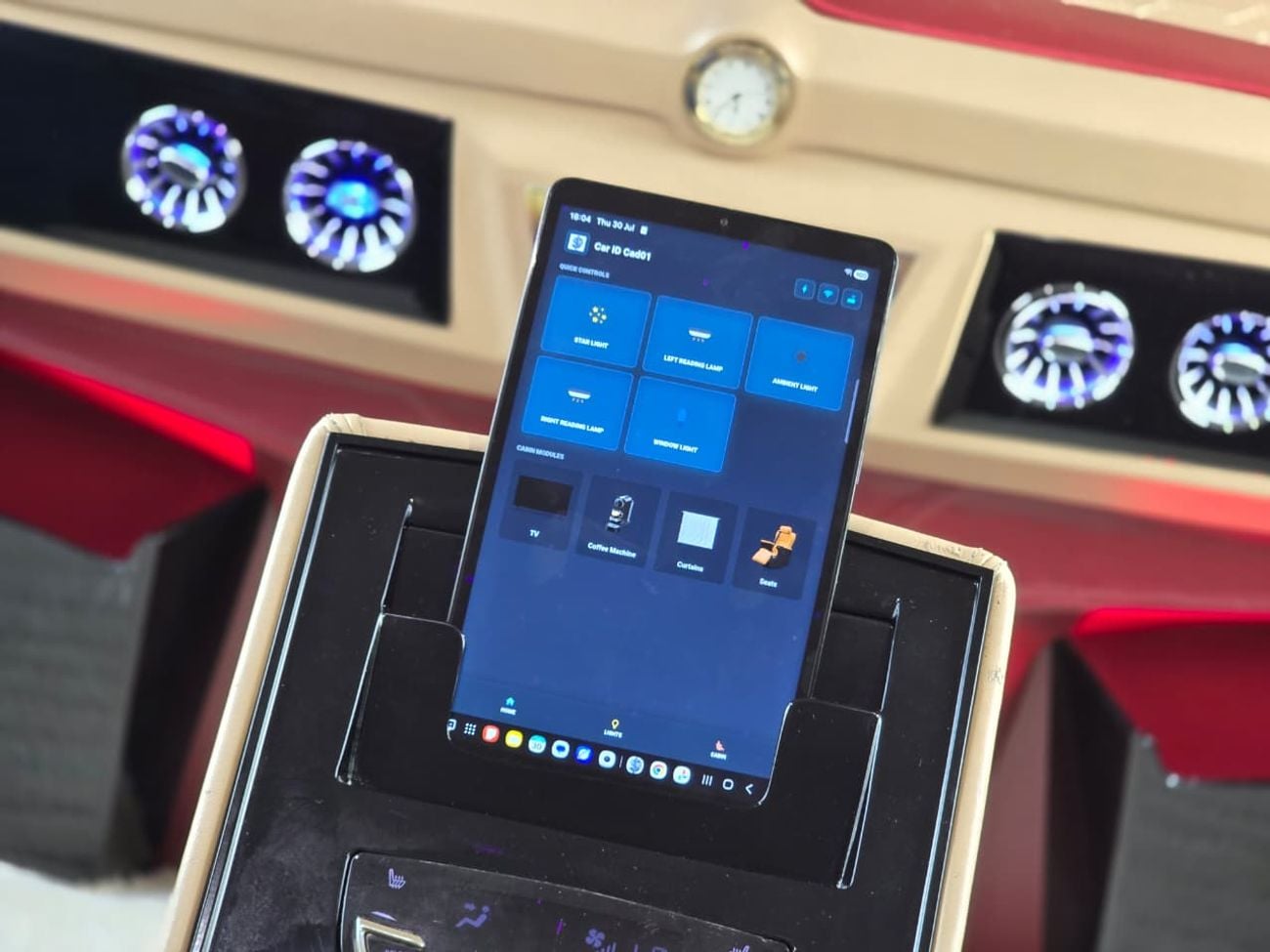 Cadillac Escalade PLATINUM 2018 VIP Edition GCC Specs | 2Keys | VIP seats | TV | Perfect condition