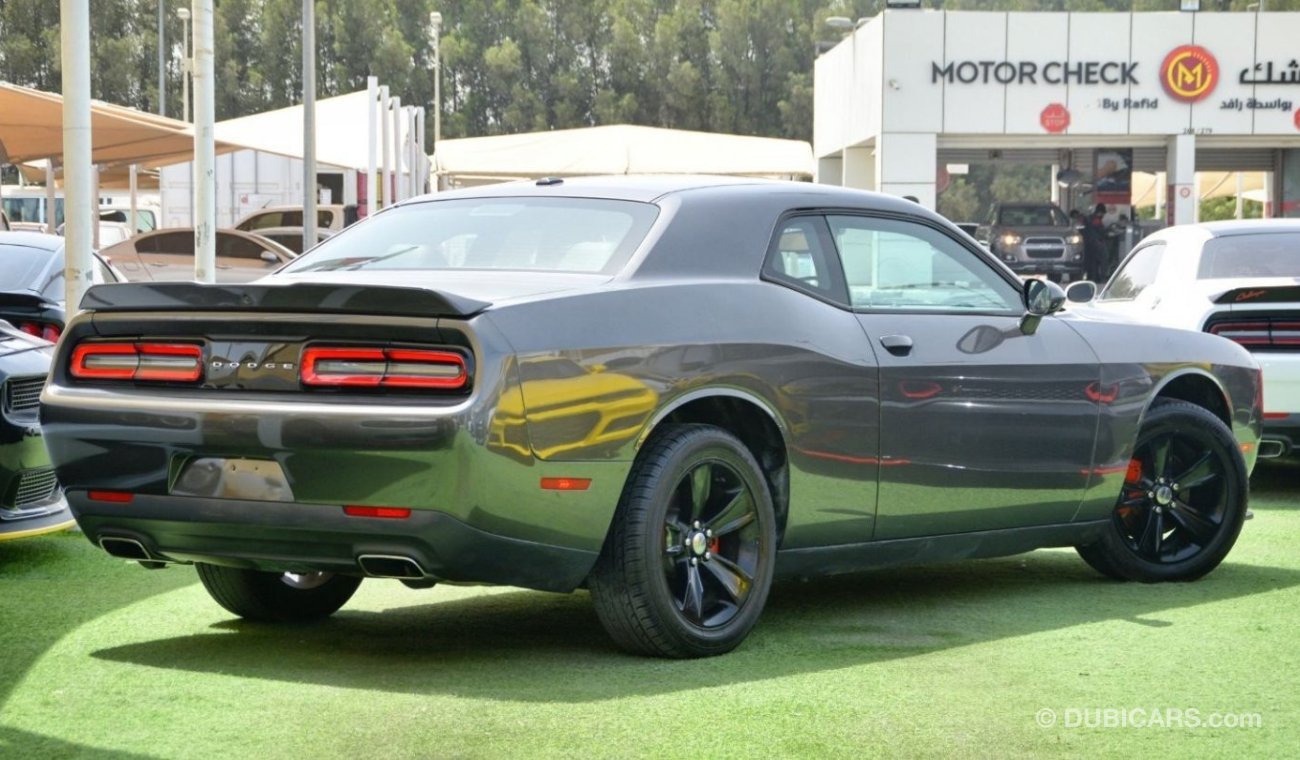 Dodge Challenger Challenger SXT V6 3.6L 2019/ SRT Kit/ Leather Interior/ Low miles/ Excellent Condition