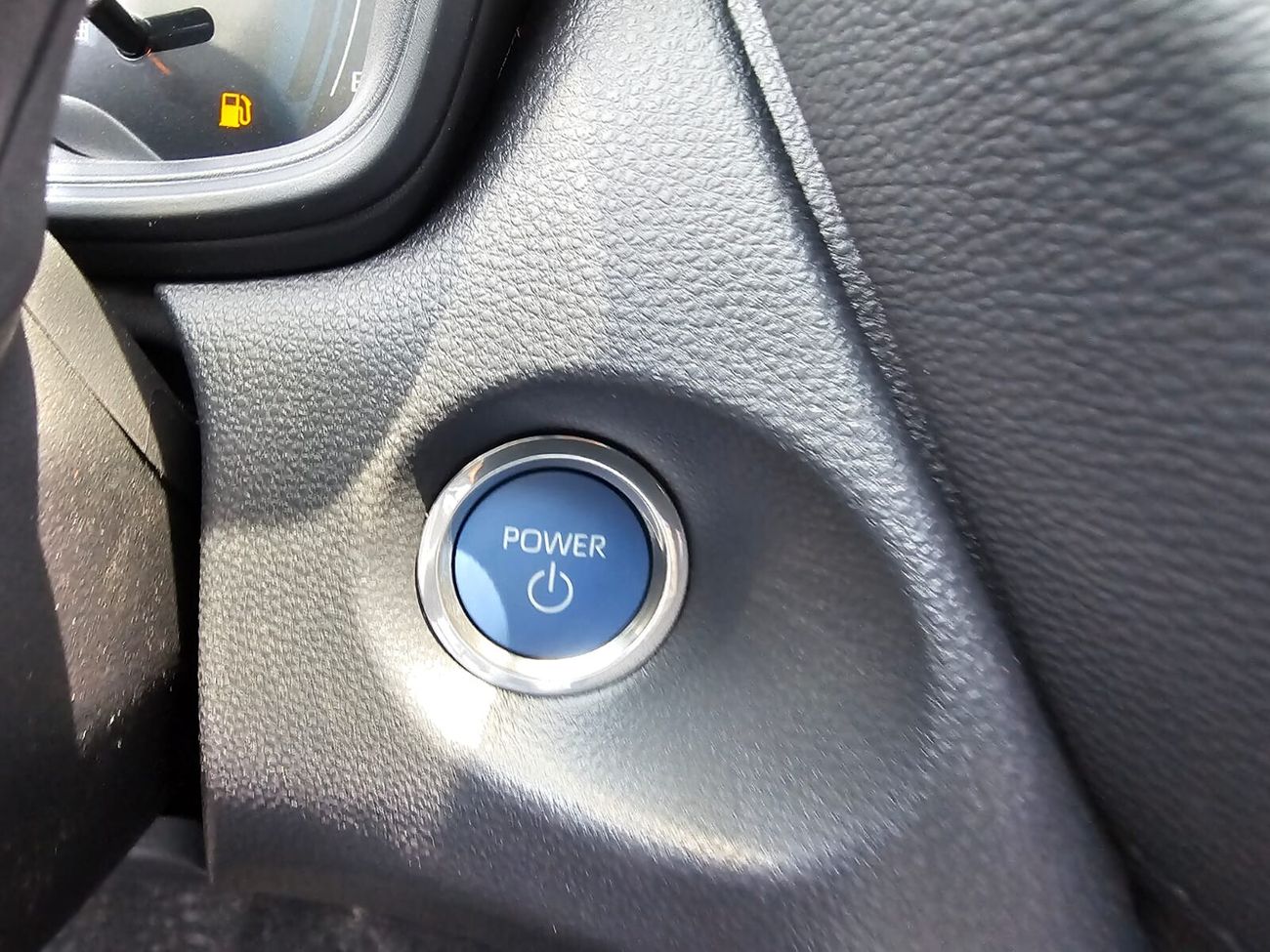 Toyota Corolla Cross 2.0L V4 HYBRID, PUSH START, MID OPTION WITH SUNROOF / SPECIAL OFFER