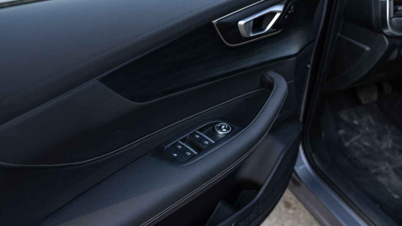 شيري تيجو 4 برو Comfort 1.5L - Grey Inside Black